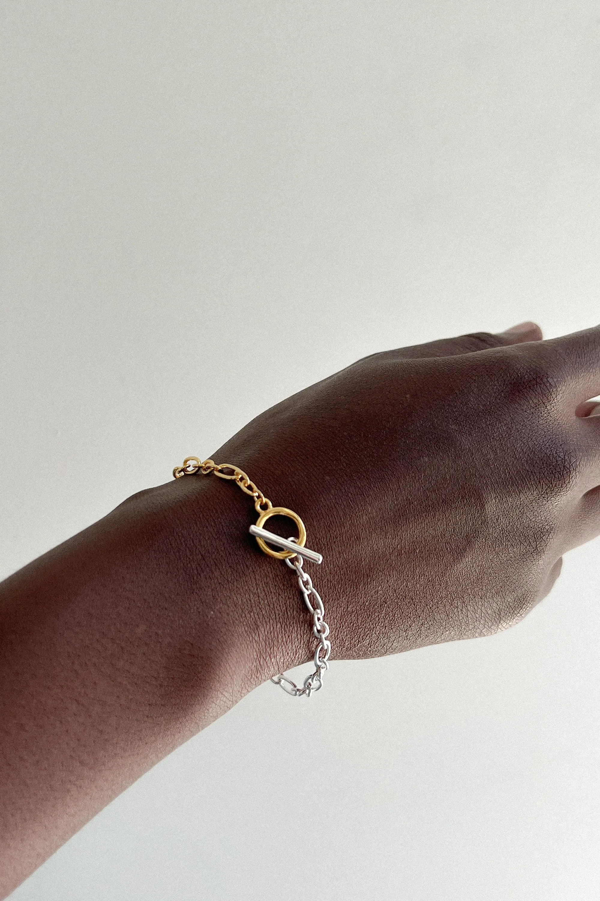 TWO-TONE FIGARO CHAIN BRACELET