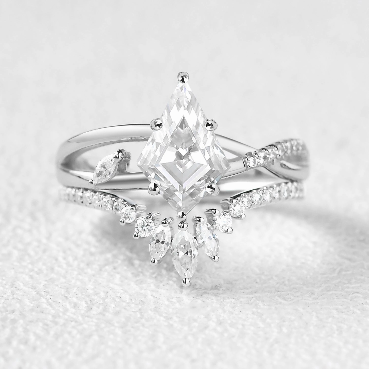 Graceful Detail Unique Moss Agate Infinity Engagement Ring Sets 2pcs