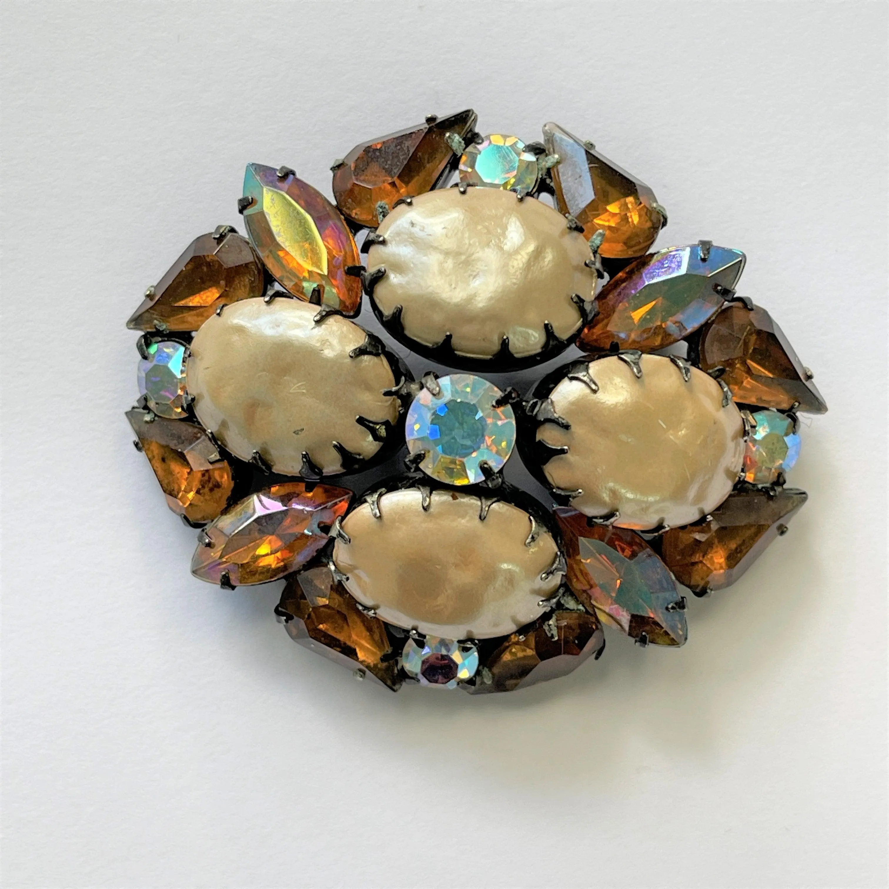 Unsigned Regency New York Vintage Brooch