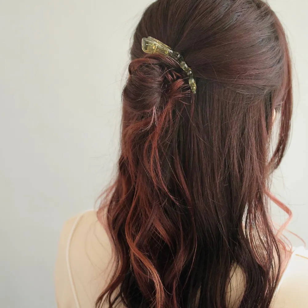 Wavy Clear Beak Hair Clip