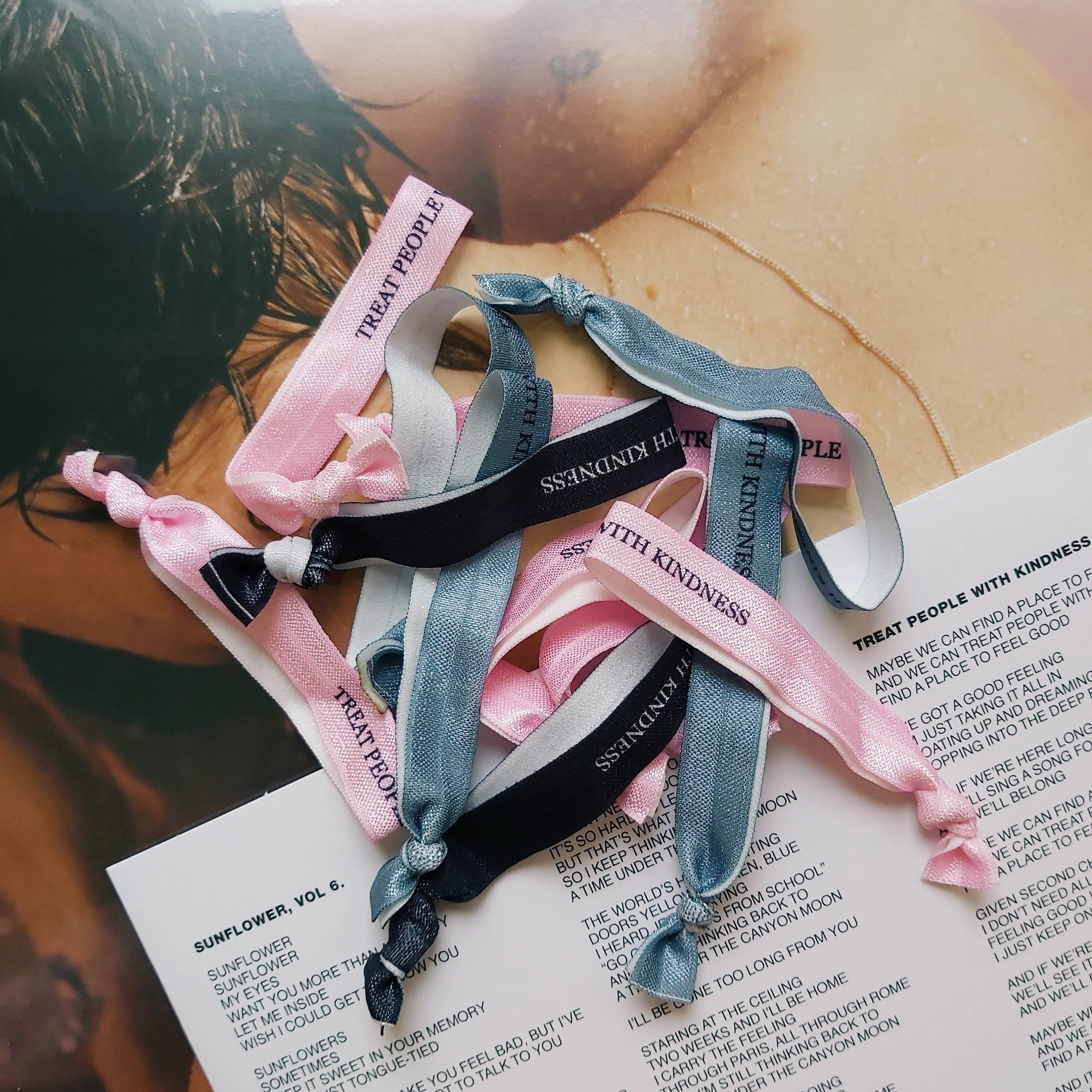 WRISTBAND Treat People With Kindness