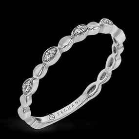 Expert Artistry Winter Fashion ZR1481 Right Hand Ring in 14k Gold with Diamonds